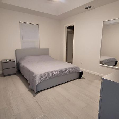 The House With The Blue Door. Apartment McAllen Luaran gambar