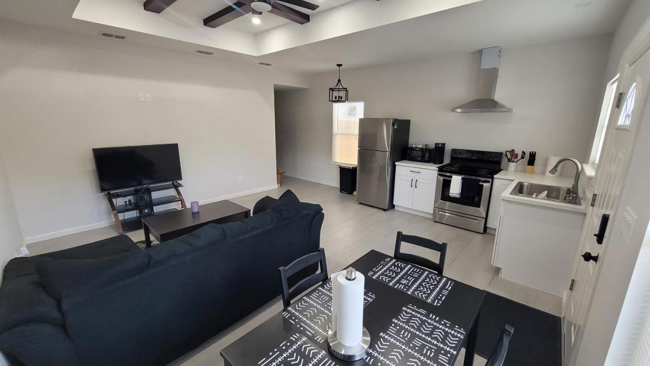 The House With The Blue Door. Apartment McAllen Luaran gambar